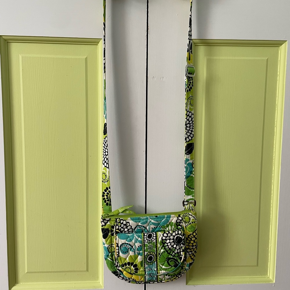 Vera Bradley Crossbody bag in pattern Limes Up